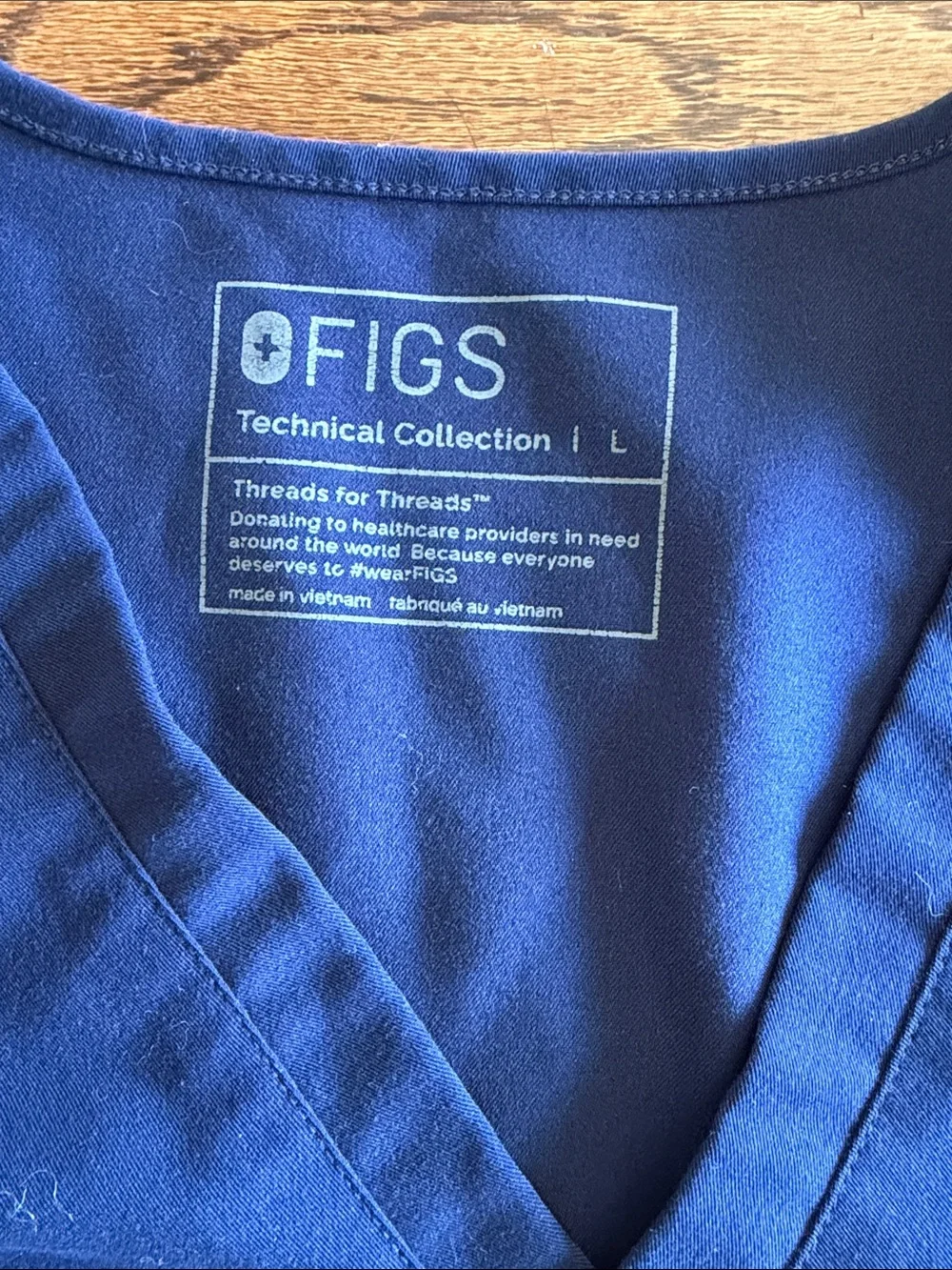 Figs Women’s Scrub Set in Navy Blue - Picture 3 of 9
